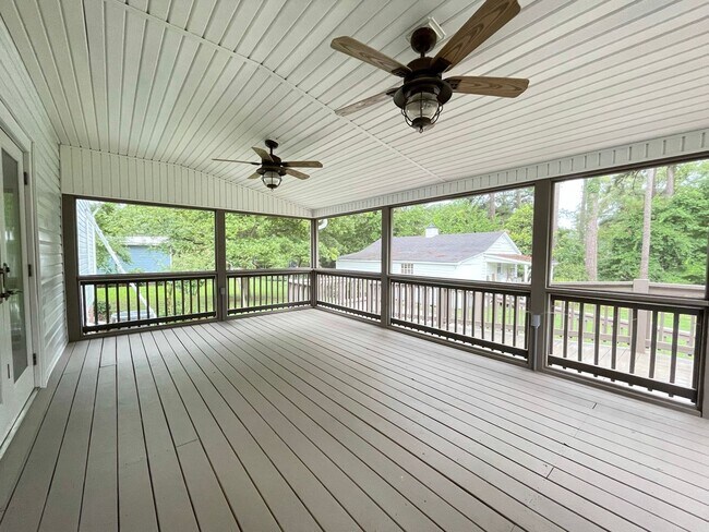 Building Photo - Everything you’ve been dreaming of is here. Lease today!