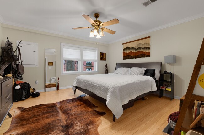 Building Photo - 1233 Raum St NE