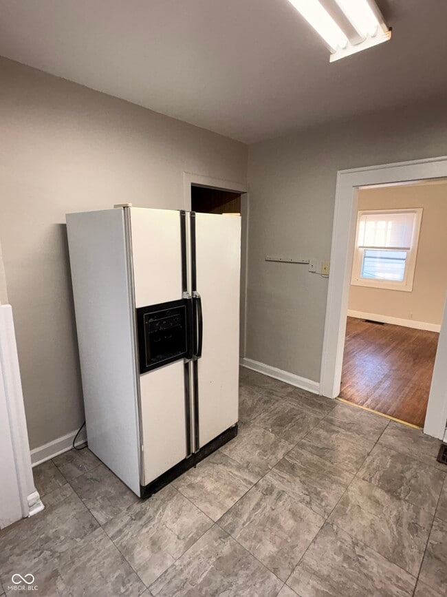 Building Photo - 6125 Kingsley Dr