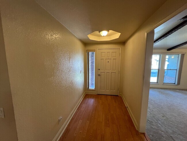Building Photo - 3 bedroom single story in Manteca!
