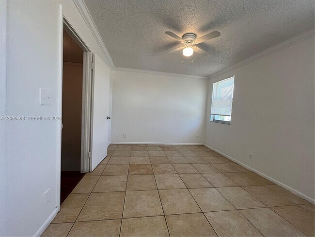 Building Photo - 781 Crystal Lake Dr