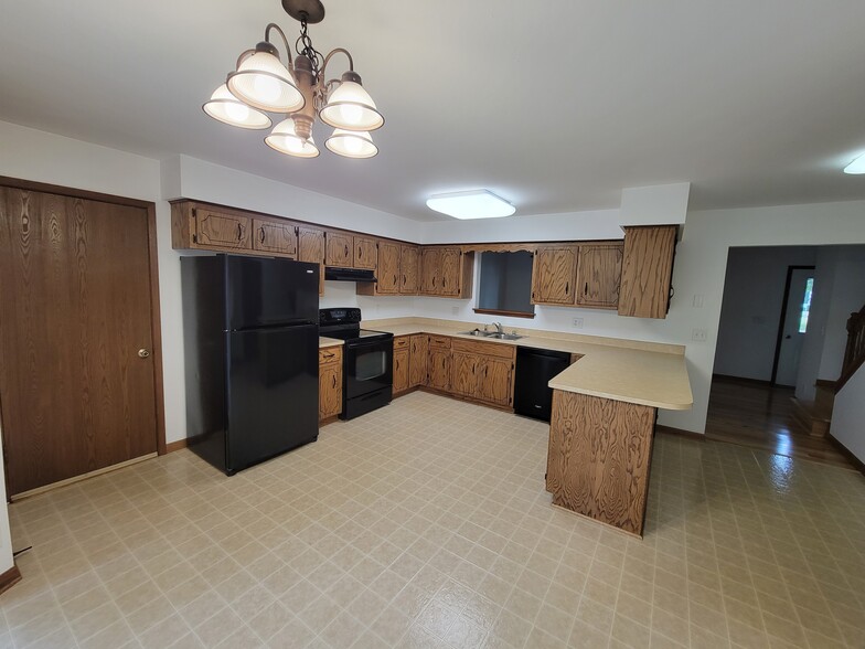 Building Photo - 1049 S Imperial Dr