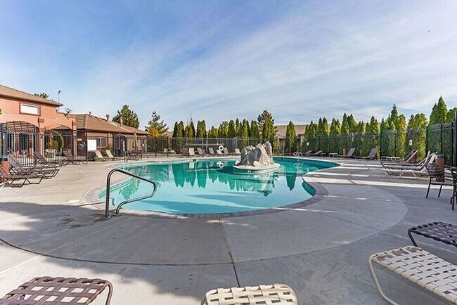 Building Photo - NW Reno Luxury 3 Bedroom Condo - Fitness Center, Pool, Club House