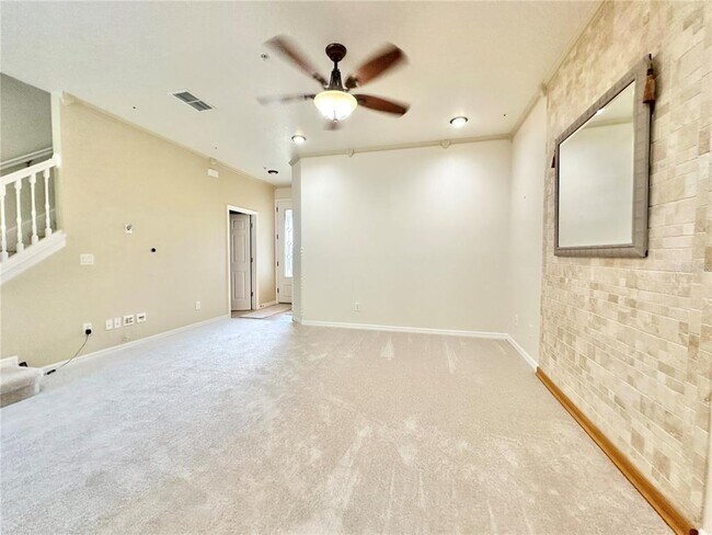 Building Photo - 204 Canterbury Bell Dr