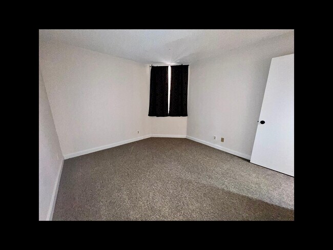 Building Photo - 8266 NW 24th St