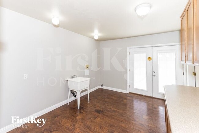 Building Photo - 1692 Capistrano Ave