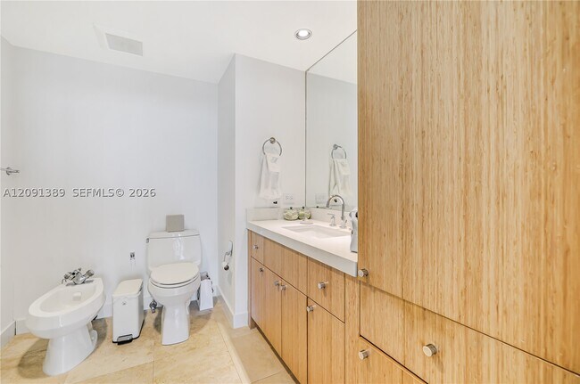 Building Photo - 2127 Brickell Ave