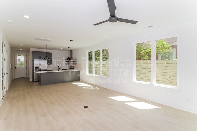 Building Photo - 422 Sylvania Ave