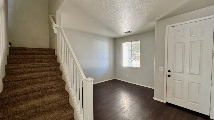 Building Photo - 1221 E Chambers St