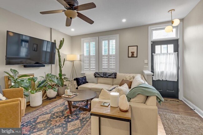 Building Photo - 239 E Thompson St