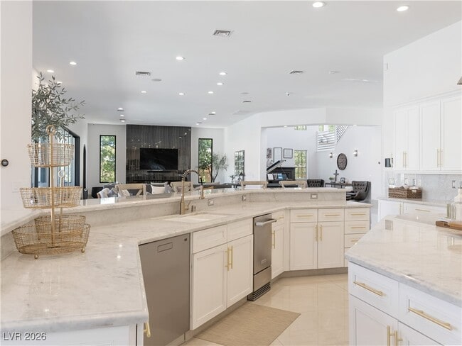 Building Photo - 190 Inveraray Ct