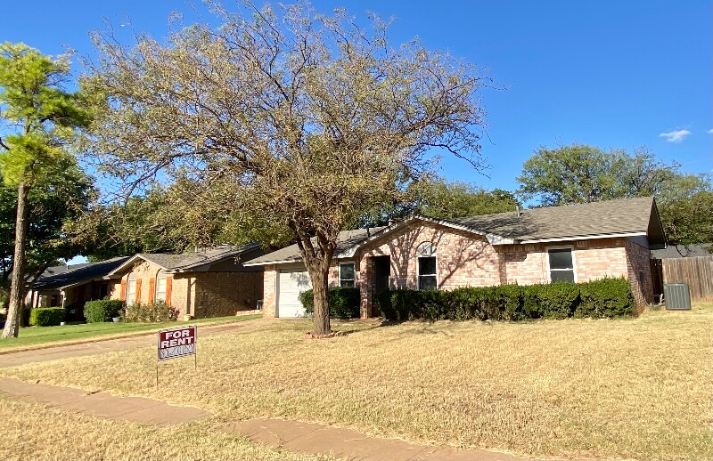 Building Photo - 1110 S Cedar St