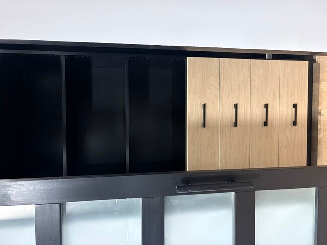 Building Photo - 1 E Scott St