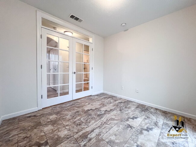 Building Photo - 224 Loon Lake St