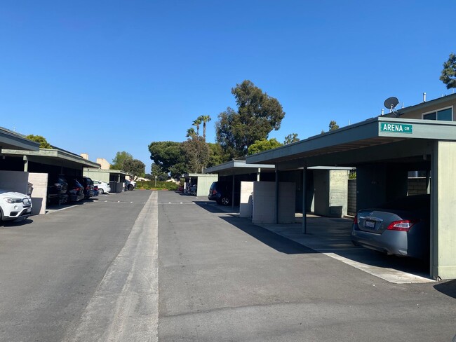 Building Photo - Two Bedroom Huntington Beach Townhouse w/ ...