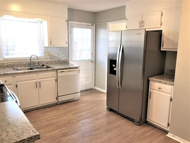 Building Photo - SW Large Brick Home, Updated Kitchen & Bathrooms, Wood Like Flooring, Fenced Yard!