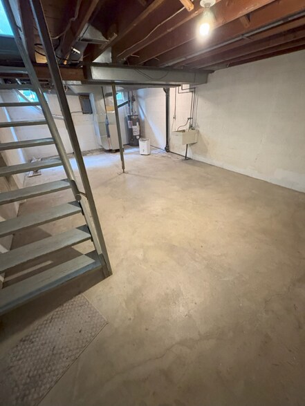 Building Photo - 2139 Glenmount Ave
