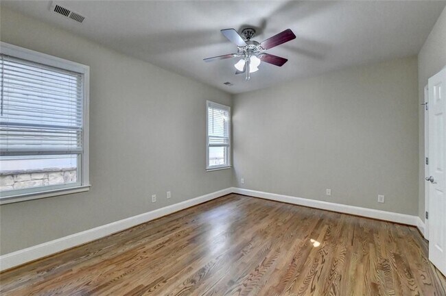 Building Photo - 11636 Parkside Ave