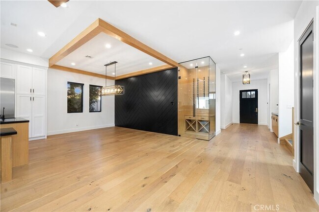 Building Photo - 4543 Lennox Ave