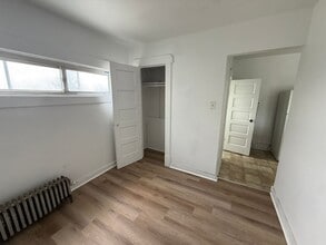 Building Photo - 1 bedroom, 1 bathroom Apartment! JULY 2026!