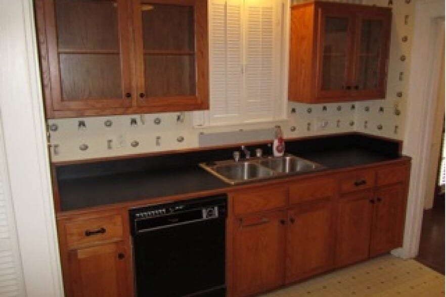 MORE OF KITCHEN - 3104 Wabash Ave