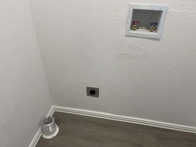 Building Photo - 7721 Mohawk Dr