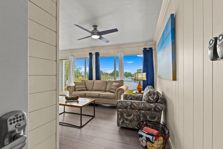 Building Photo - 4000 Gulf Terrace Dr