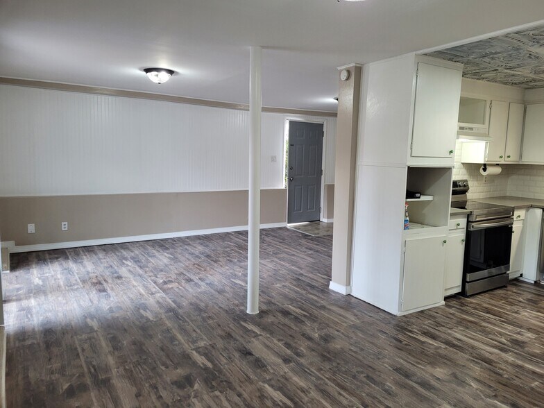 Building Photo - 967 Smoketree Dr