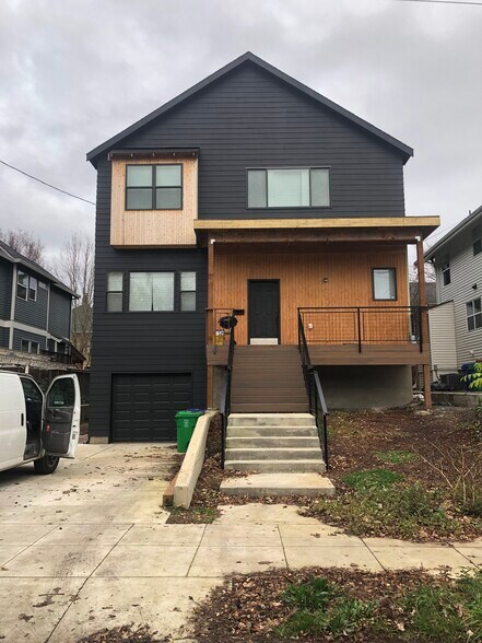 Street view of home - 4022 NE Mallory Ave