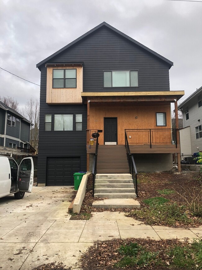 Building Photo - 4022 NE Mallory Ave
