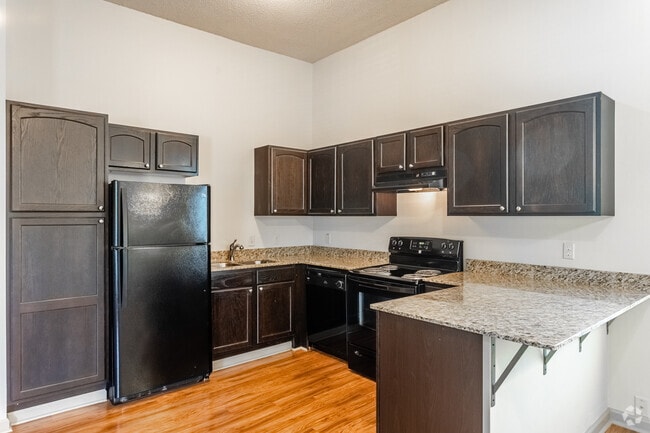 1BR, 1BA - 668SF - Residences at Gracie Mansion