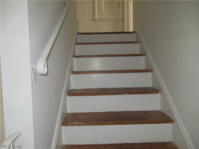 Building Photo - 5095 Edenhurst Rd