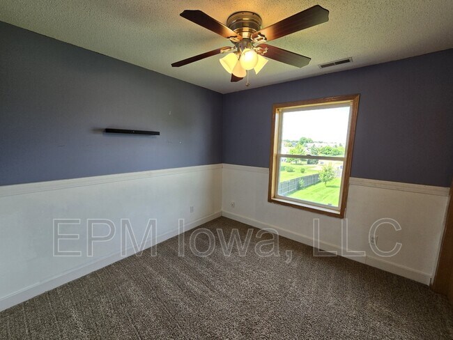 Building Photo - 1138 White Ivy Pl NE