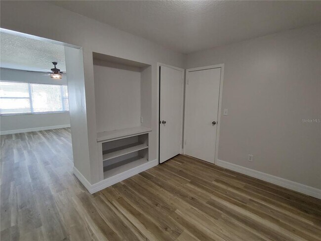 Building Photo - 316 W Howry Ave