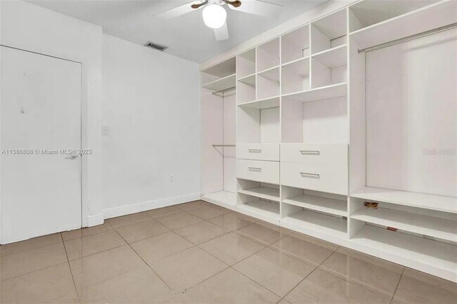 Building Photo - 437 Swan Ave