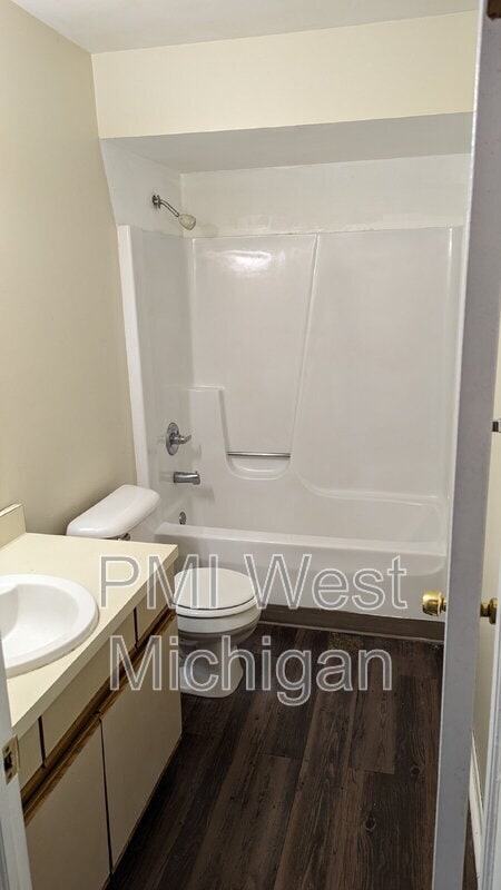 Building Photo - 6079 In the Pines Dr SE