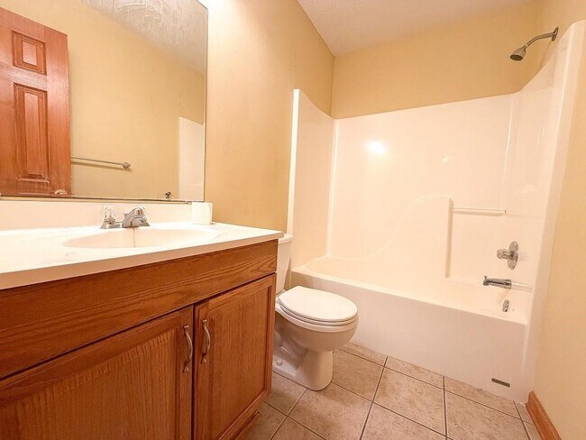 Building Photo - 2544 Oakmont Ct