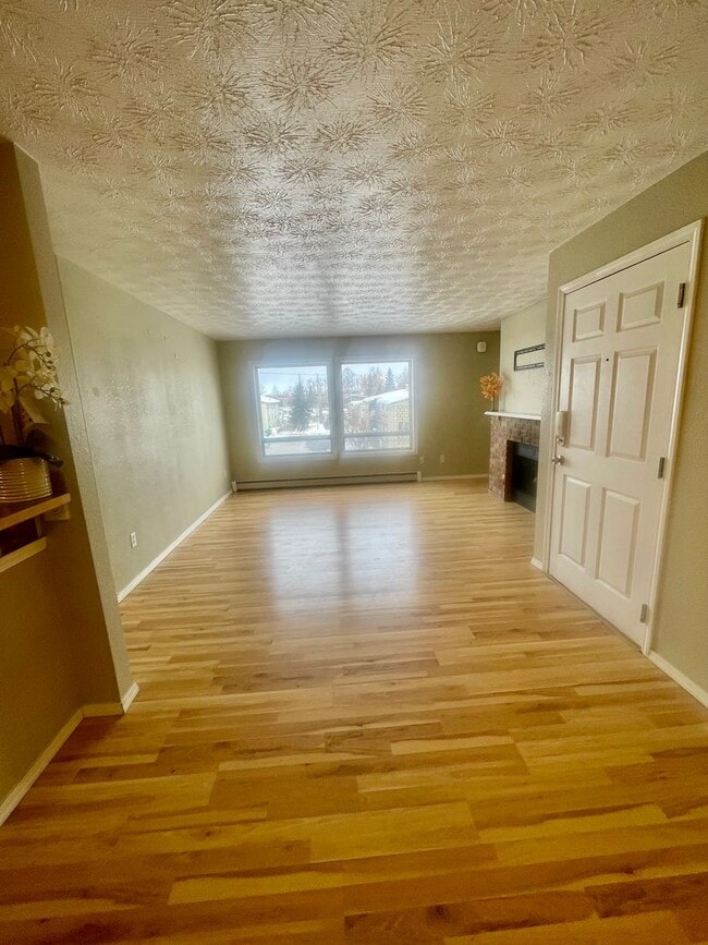 Building Photo - 329 E 14th Ave