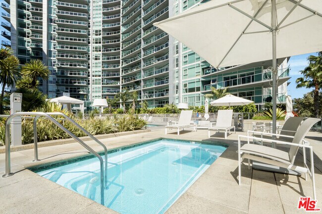 Building Photo - 13600 Marina Pointe Dr