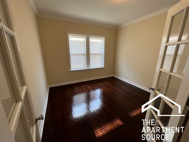 Building Photo - 2440 N Hamlin Ave