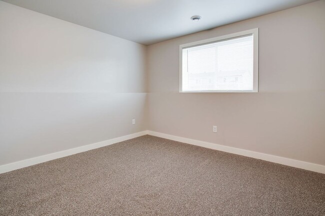 Building Photo - Modern 4-Bedroom Home in Moorhead