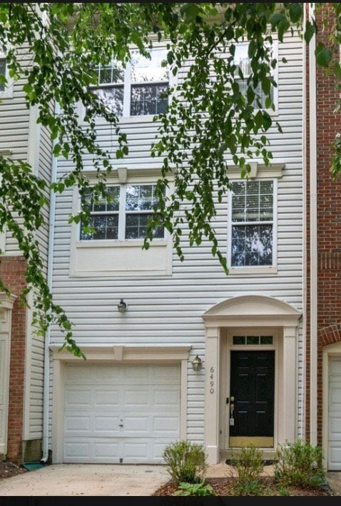 Building Photo - 6490 Tayack Pl