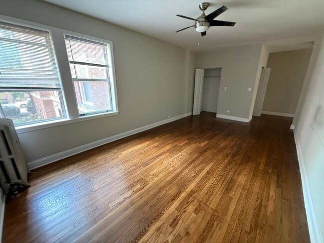 Building Photo - 836 E 53rd St