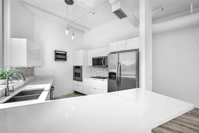 Building Photo - 3029 NE 188th St