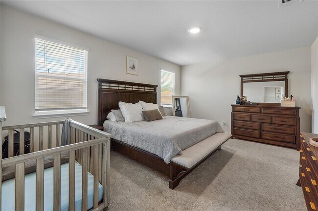 Building Photo - 217 Evergreen Sumac Lp