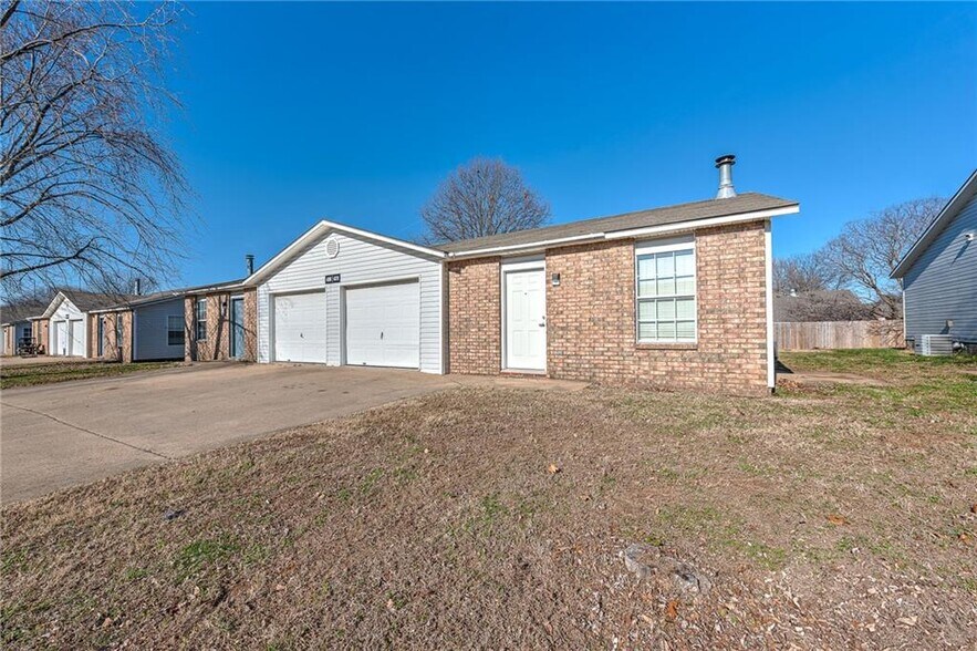 Building Photo - 4380 W Thrasher Dr