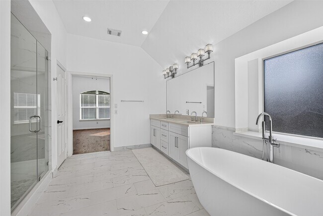Building Photo - 8519 Babbling Brook Ct