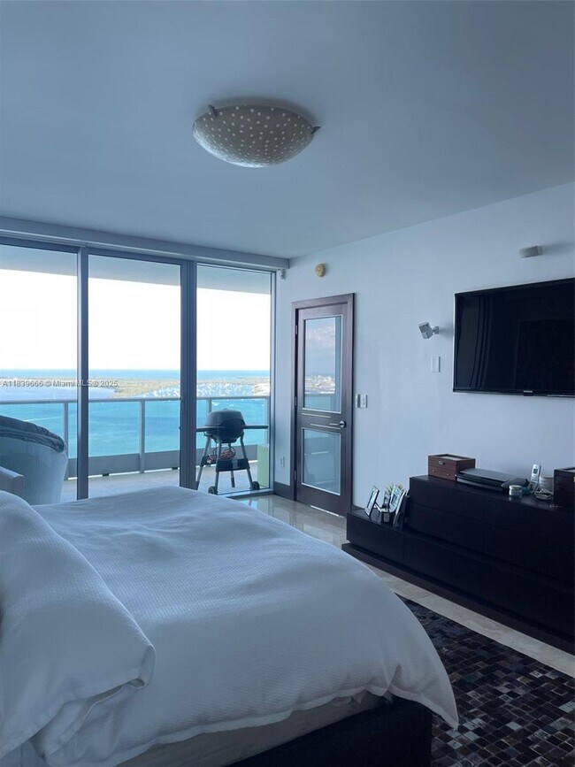 Building Photo - 1331 Brickell Bay Dr