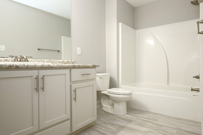 Building Photo - 2047 Mdw Cv Dr