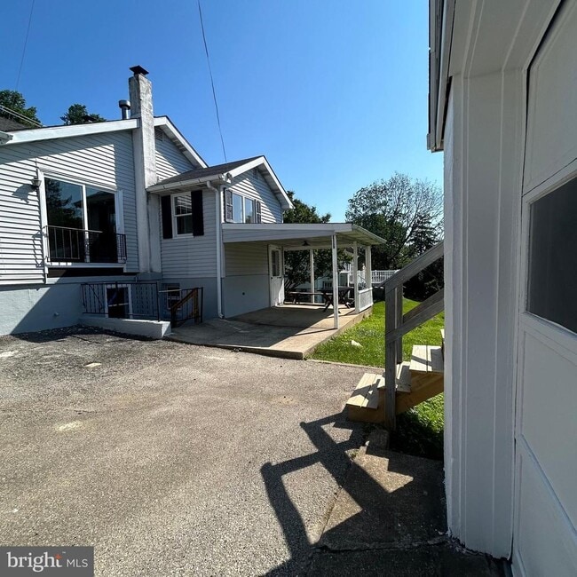 Building Photo - 379 Dehaven St